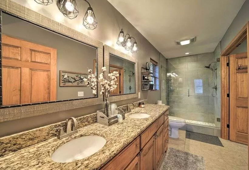 Serene Canton Escape W/ Hot Tub & Mtn Views!