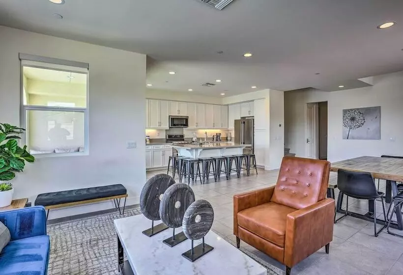 Serene Oasis Lakeside Living: 6 Mi To Coachella!