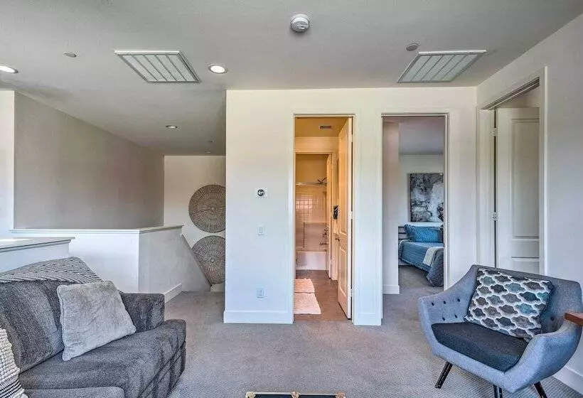 Serene Oasis Lakeside Living: 6 Mi To Coachella!