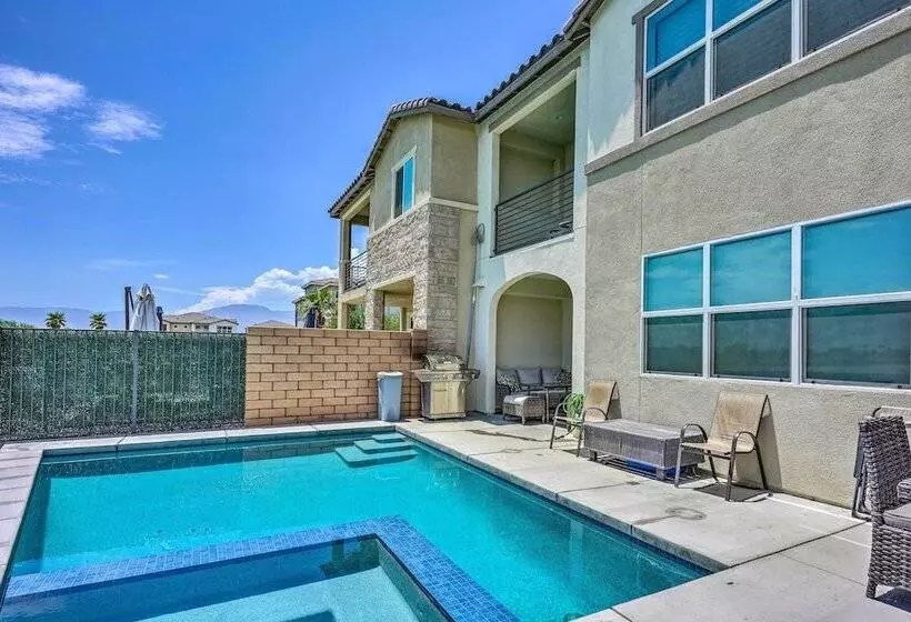 Serene Oasis Lakeside Living: 6 Mi To Coachella!