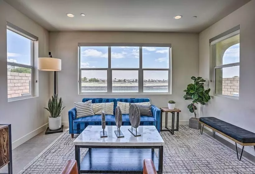 Serene Oasis Lakeside Living: 6 Mi To Coachella!