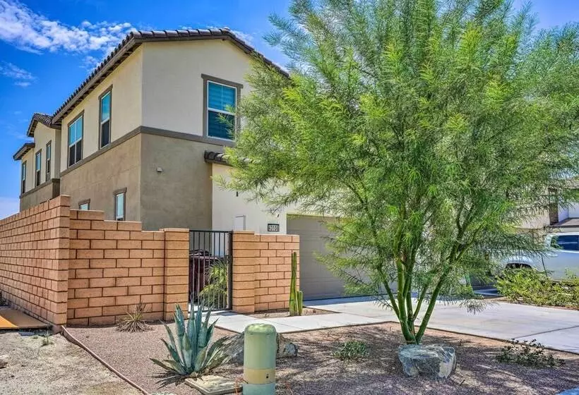 Serene Oasis Lakeside Living: 6 Mi To Coachella!