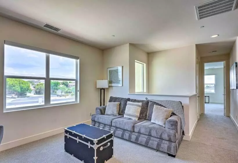 Serene Oasis Lakeside Living: 6 Mi To Coachella!