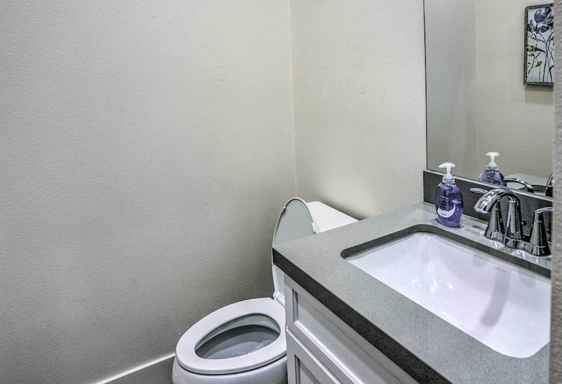 Serene Oasis   Lakeside Living: 6 Mi To Coachella!