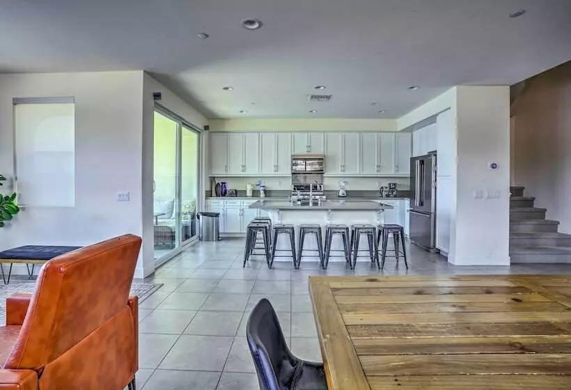 Serene Oasis Lakeside Living: 6 Mi To Coachella!