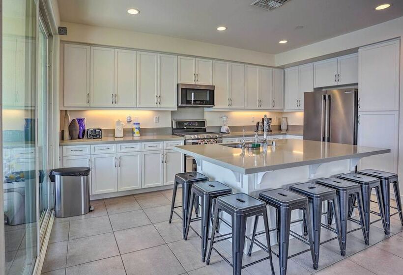 Serene Oasis   Lakeside Living: 6 Mi To Coachella!