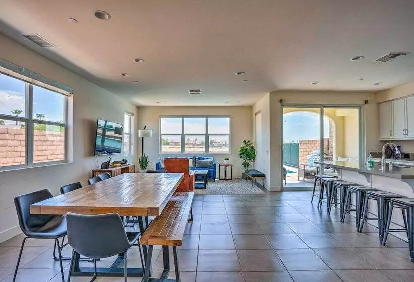 Serene Oasis Lakeside Living: 6 Mi To Coachella!