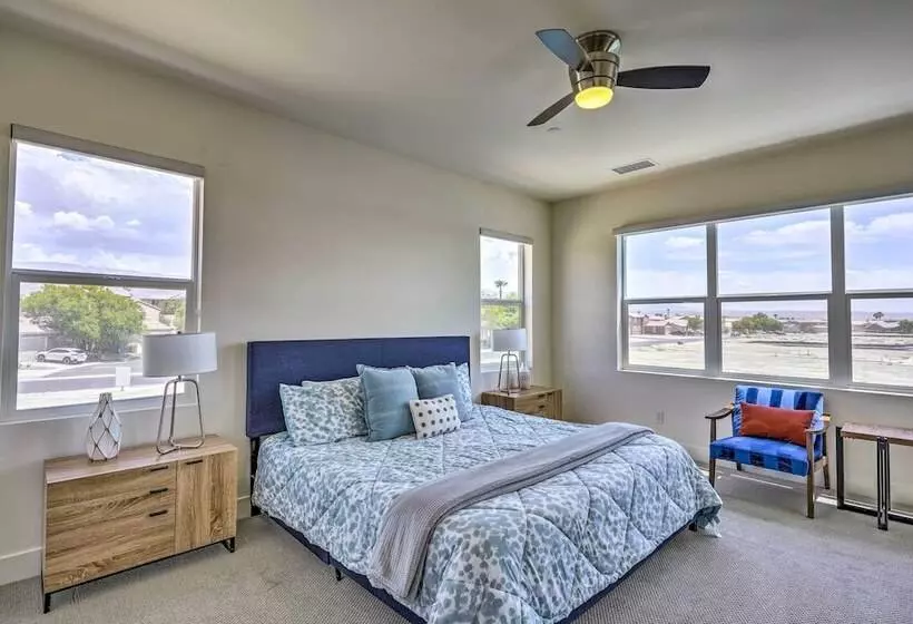 Serene Oasis Lakeside Living: 6 Mi To Coachella!