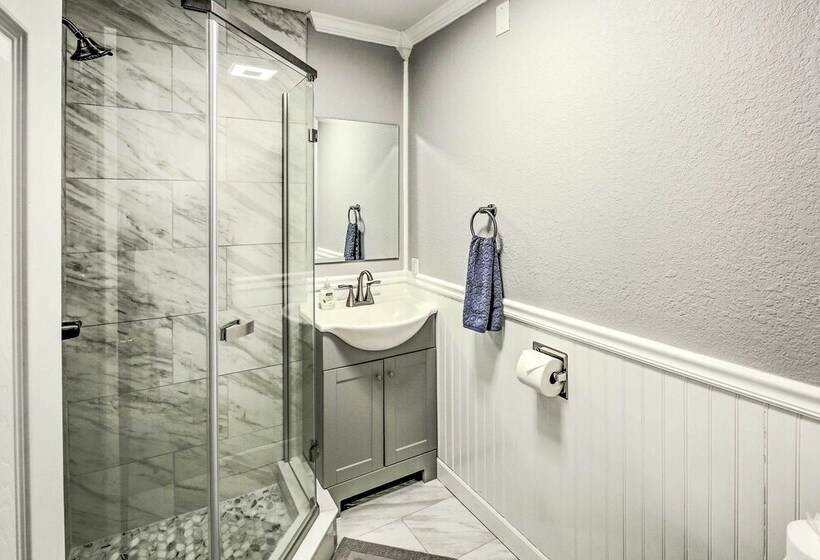 Home On Lake Catherine W/ Dock & Fire Pit