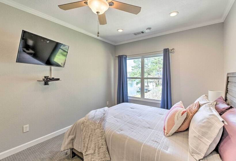 Home On Lake Catherine W/ Dock & Fire Pit