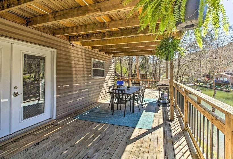 Home On Lake Catherine W/ Dock & Fire Pit