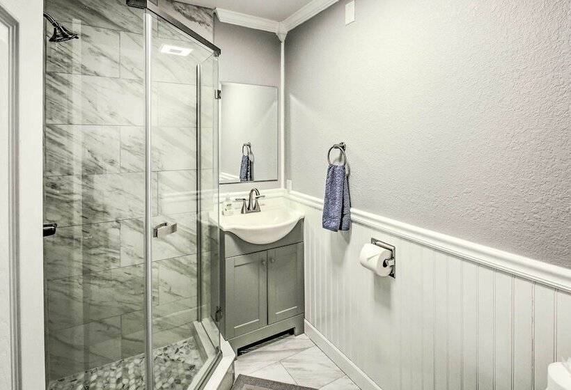 Home On Lake Catherine W/ Dock & Fire Pit