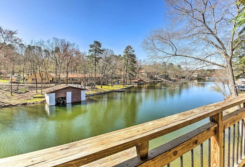 Home On Lake Catherine W/ Dock & Fire Pit