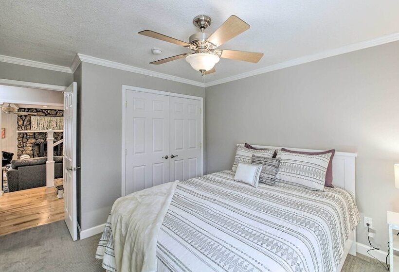 Home On Lake Catherine W/ Dock & Fire Pit