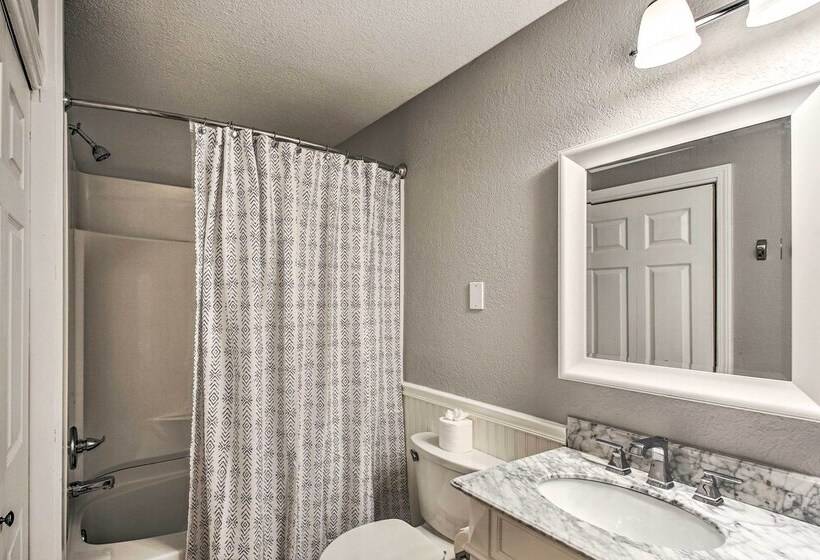 Home On Lake Catherine W/ Dock & Fire Pit