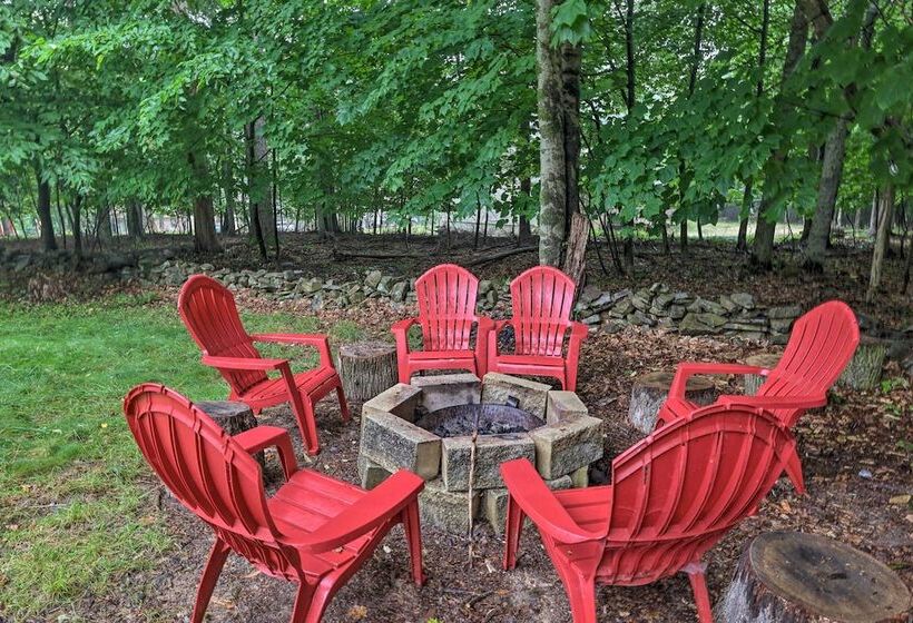 Spacious Tobyhanna Home W/ Lake Access & Fire Pit!