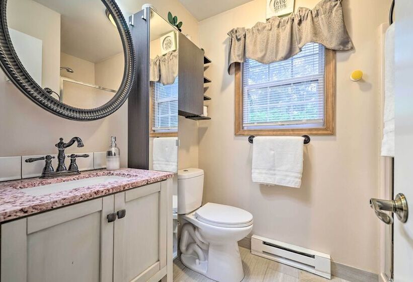 Spacious Tobyhanna Home W/ Lake Access & Fire Pit!