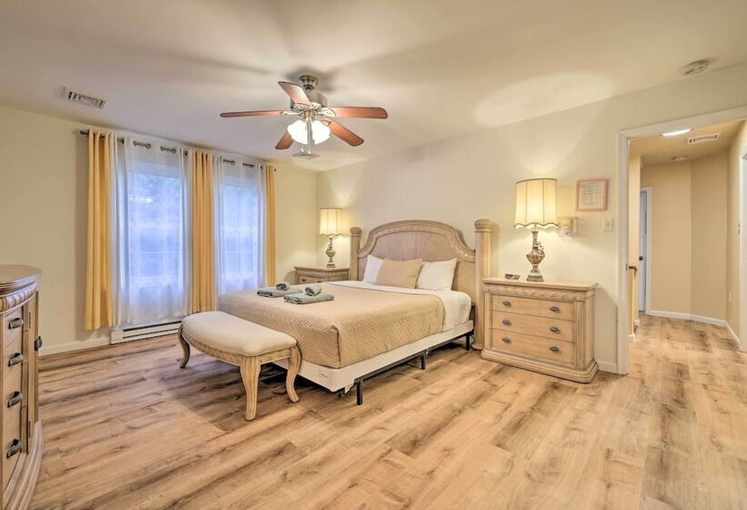 Spacious Tobyhanna Home W/ Lake Access & Fire Pit!