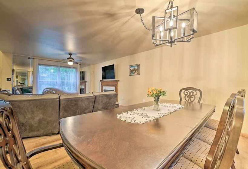 Spacious Tobyhanna Home W/ Lake Access & Fire Pit!