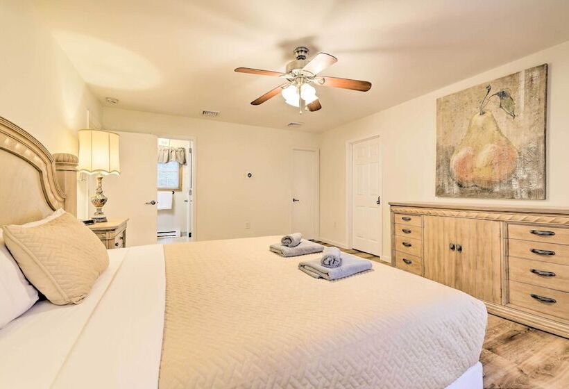 Spacious Tobyhanna Home W/ Lake Access & Fire Pit!