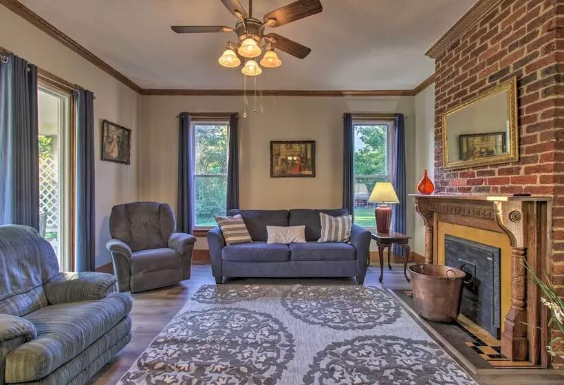 Spacious Virginia Retreat W/ Mountain Views