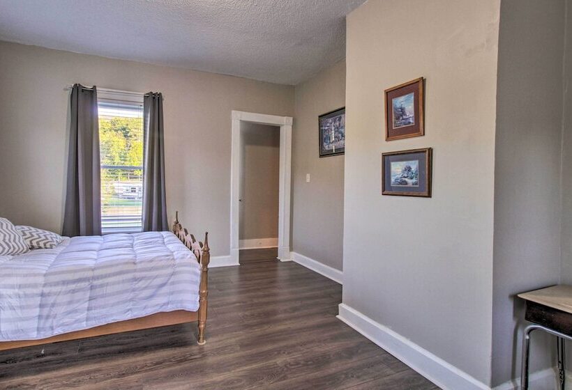 Spacious Virginia Retreat W/ Mountain Views