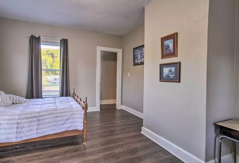 Spacious Virginia Retreat W/ Mountain Views