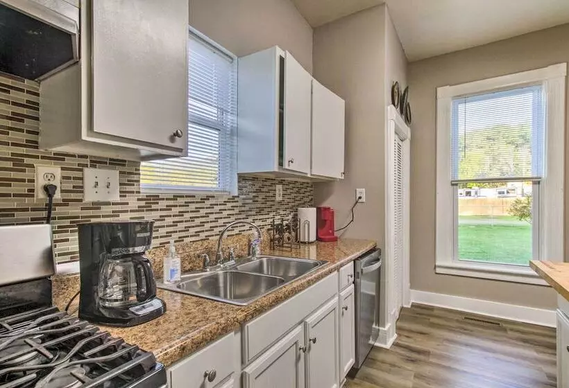 Spacious Virginia Retreat W/ Mountain Views