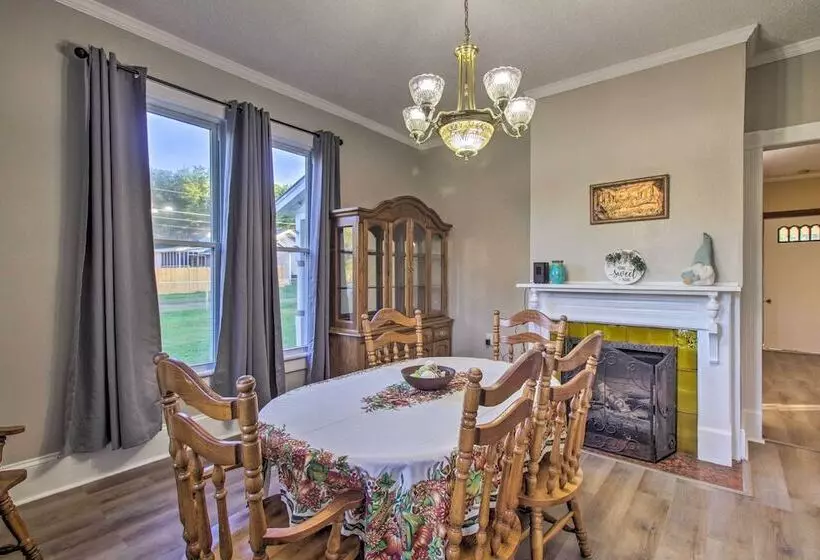 Spacious Virginia Retreat W/ Mountain Views