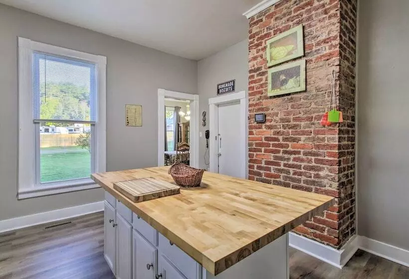 Spacious Virginia Retreat W/ Mountain Views