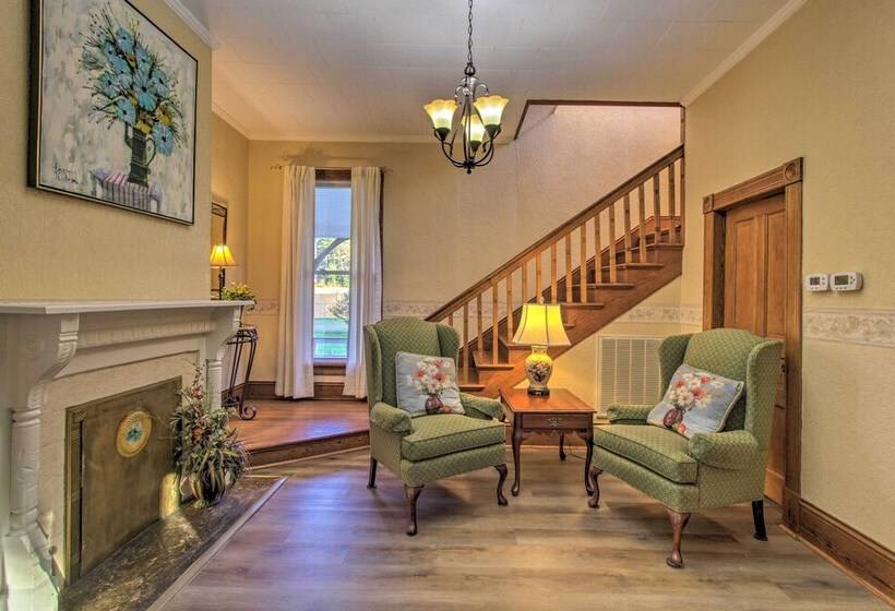 Spacious Virginia Retreat W/ Mountain Views