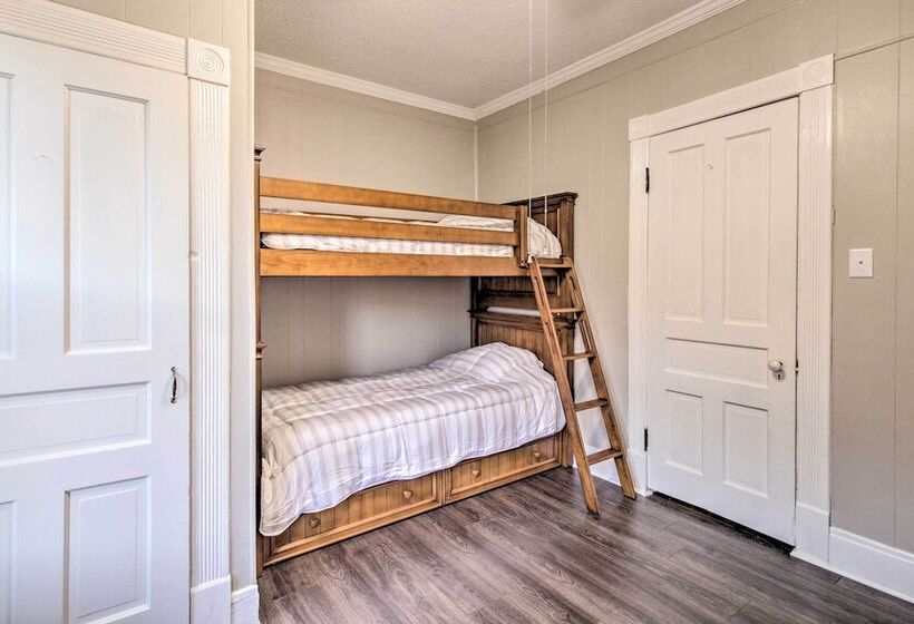 Spacious Virginia Retreat W/ Mountain Views