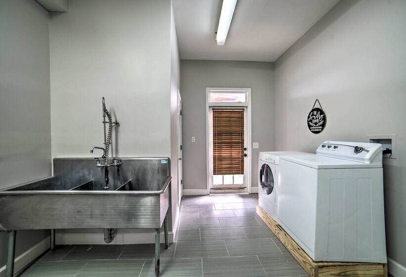 Starkvegas Clubhouse ~ 2 Mi To Msu Campus!