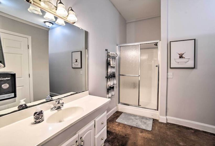 Starkvegas Clubhouse ~ 2 Mi To Msu Campus!