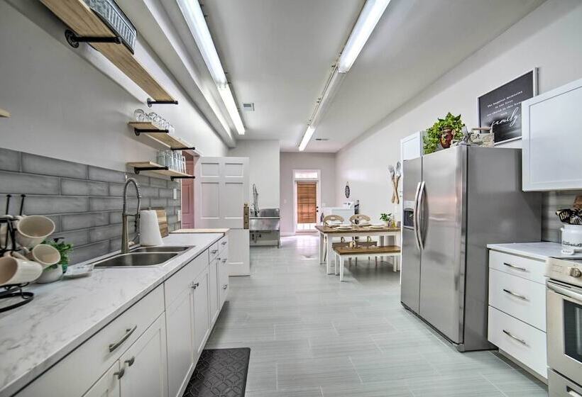 Starkvegas Clubhouse ~ 2 Mi To Msu Campus!