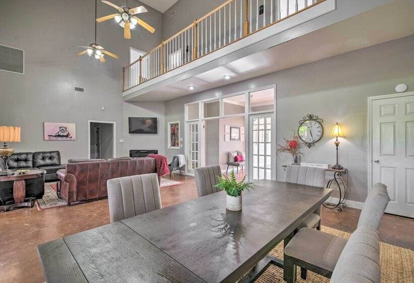 Starkvegas Clubhouse ~ 2 Mi To Msu Campus!