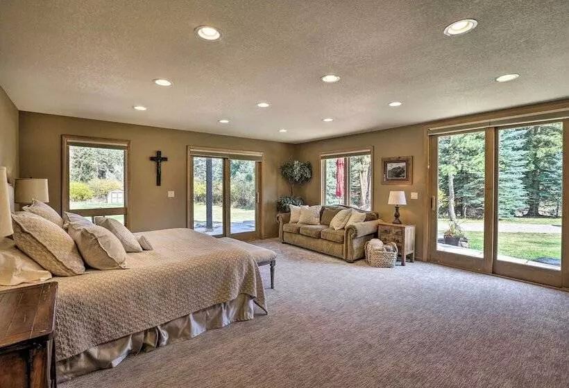 Stunning Mtn Views, Private Stream: Evergreen Gem!