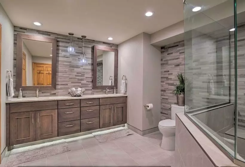 Stunning Mtn Views, Private Stream: Evergreen Gem!