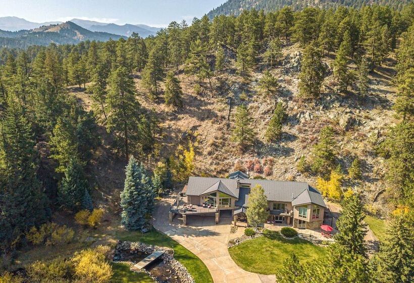 Stunning Mtn Views, Private Stream: Evergreen Gem!