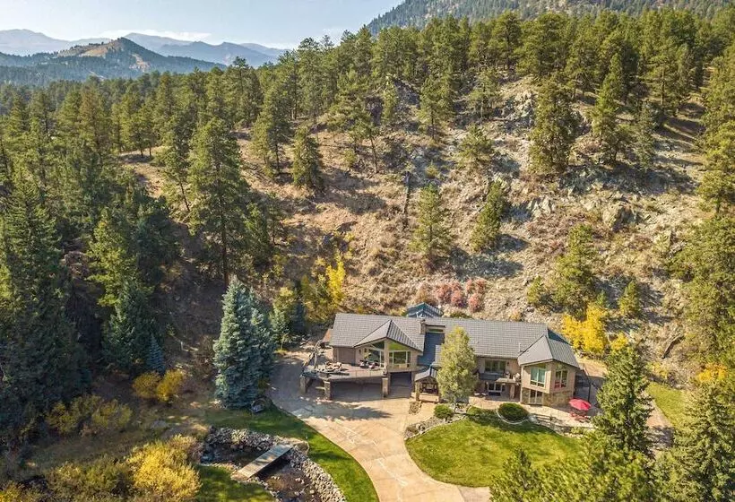 Stunning Mtn Views, Private Stream: Evergreen Gem!