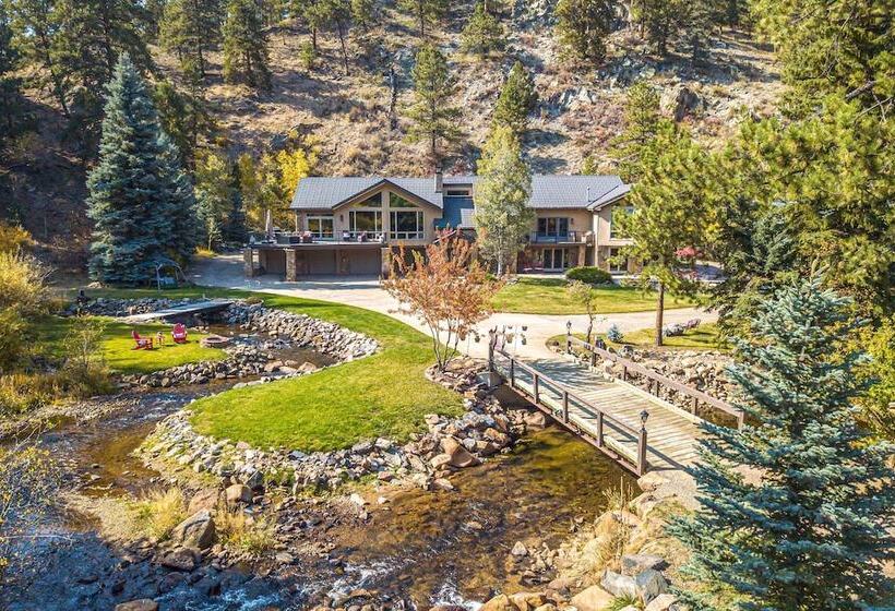 Stunning Mtn Views, Private Stream: Evergreen Gem!