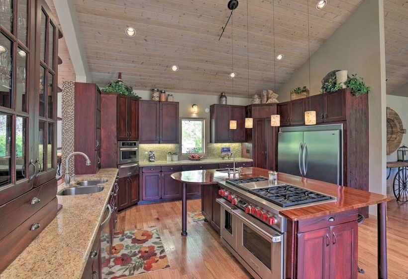 Stunning Mtn Views, Private Stream: Evergreen Gem!