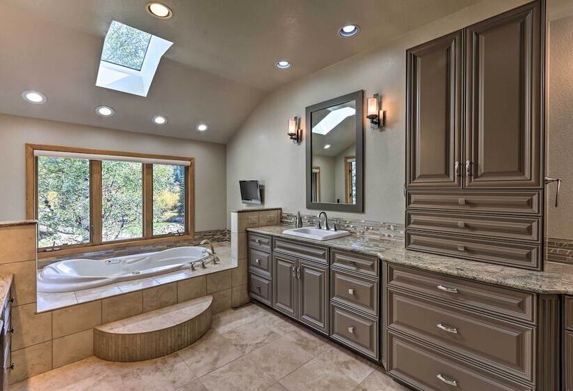 Stunning Mtn Views, Private Stream: Evergreen Gem!