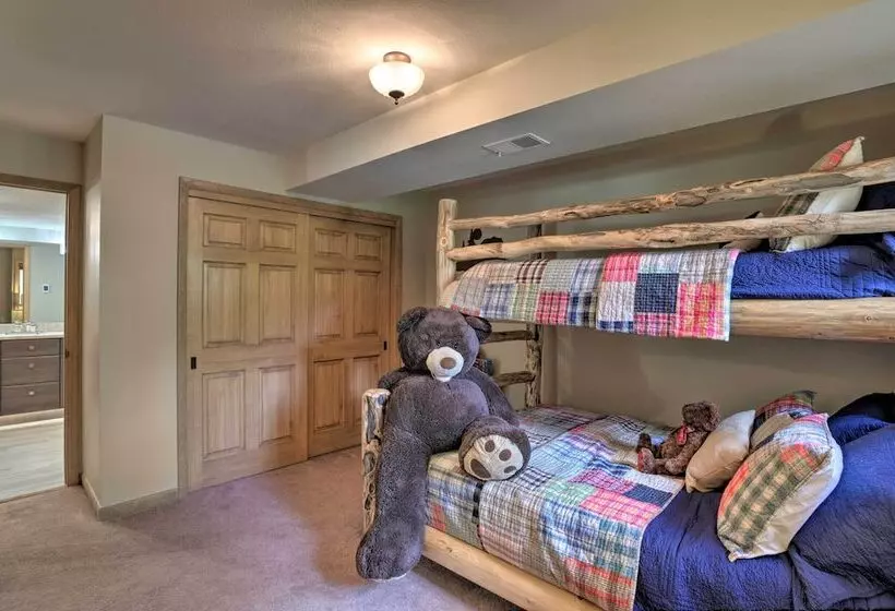 Stunning Mtn Views, Private Stream: Evergreen Gem!