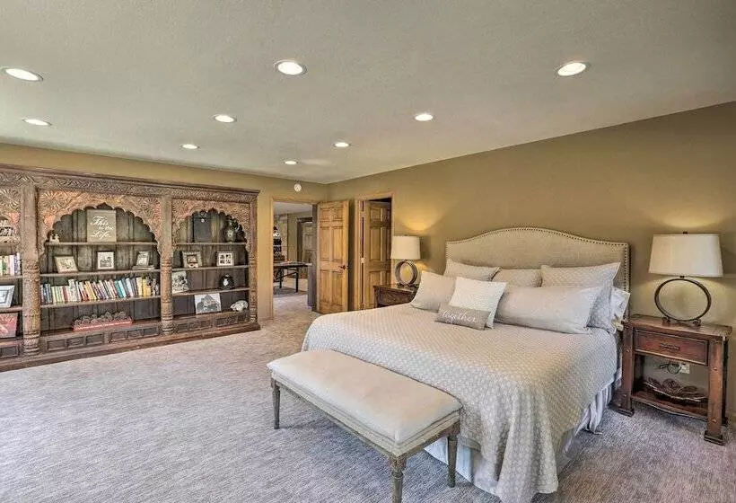 Stunning Mtn Views, Private Stream: Evergreen Gem!