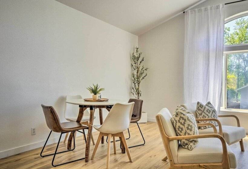 Sunny Grants Pass Home Near Parks & Breweries!