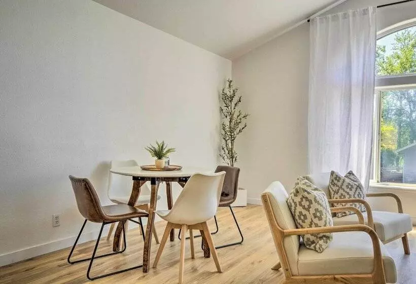 Sunny Grants Pass Home Near Parks & Breweries!