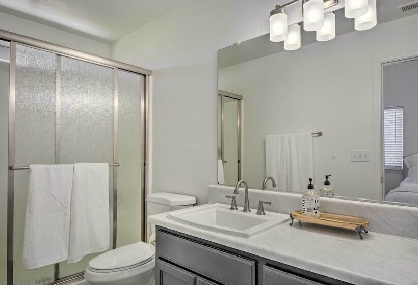 Sunny Grants Pass Home Near Parks & Breweries!