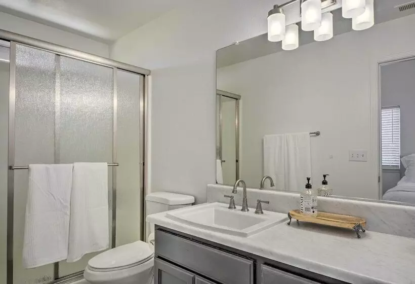 Sunny Grants Pass Home Near Parks & Breweries!