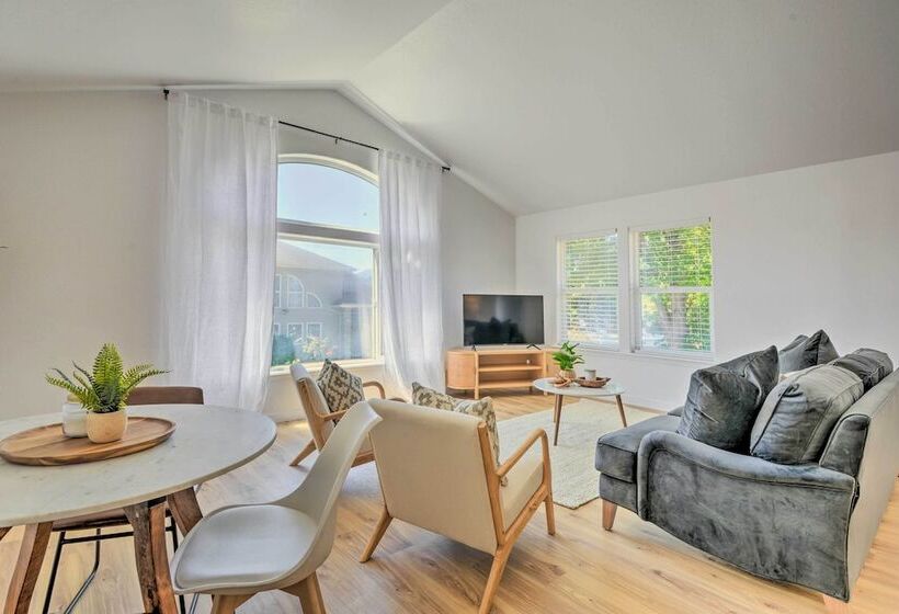 Sunny Grants Pass Home Near Parks & Breweries!